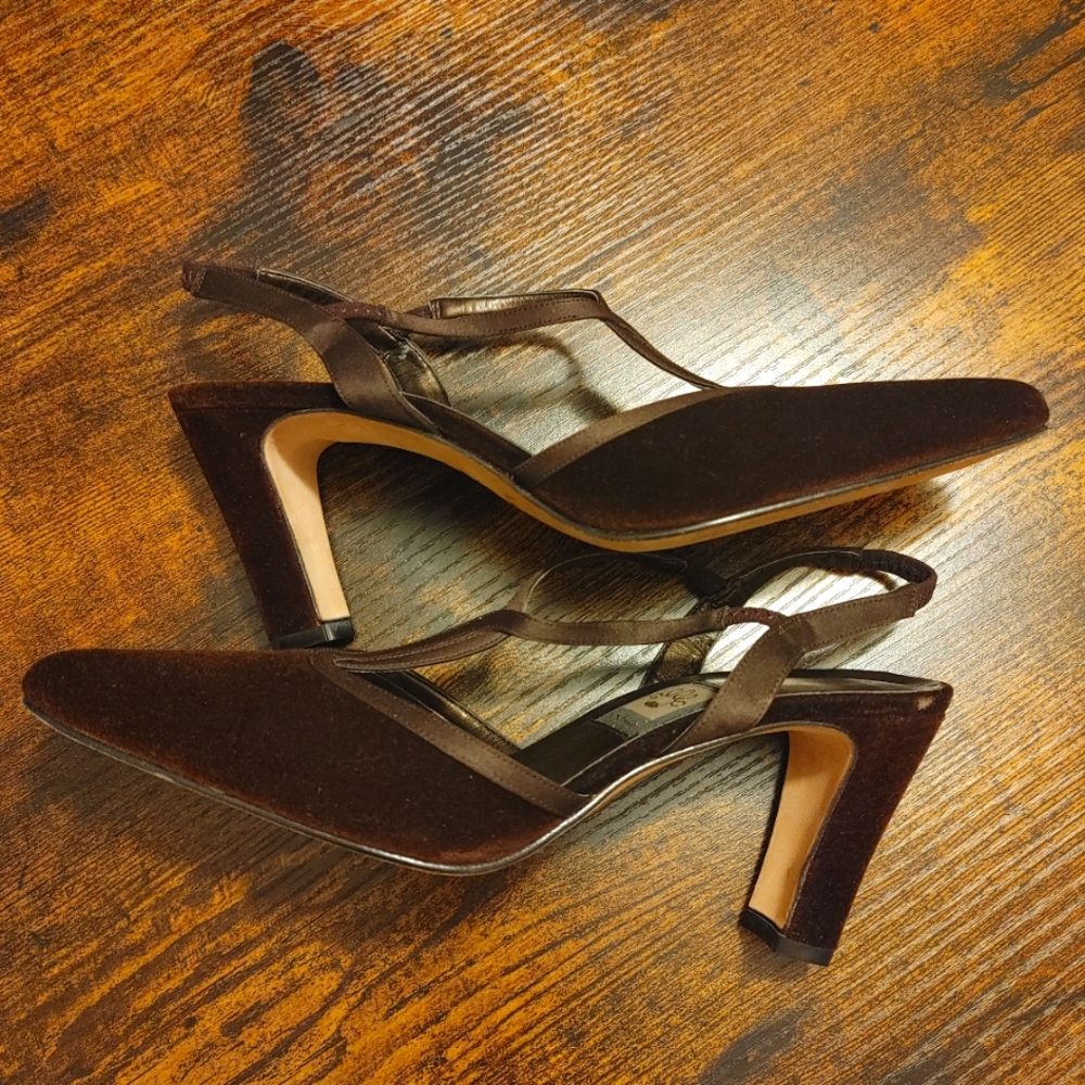 Nina Leather and Velvet Pump 7.5